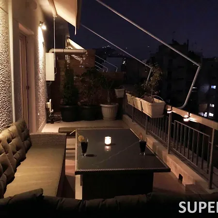 Sunkissed Rooftop Lejlighed